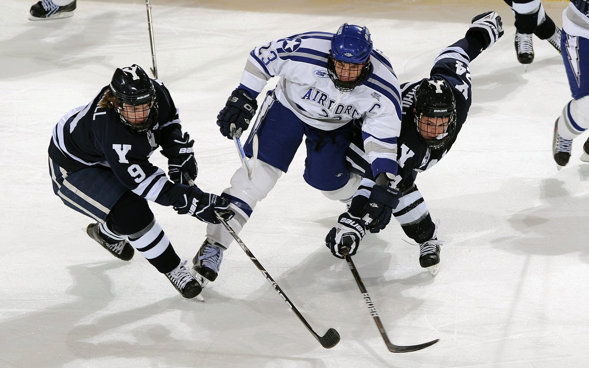篮球比赛策略智能辅助系统开发与应用研究，篮球智能训练